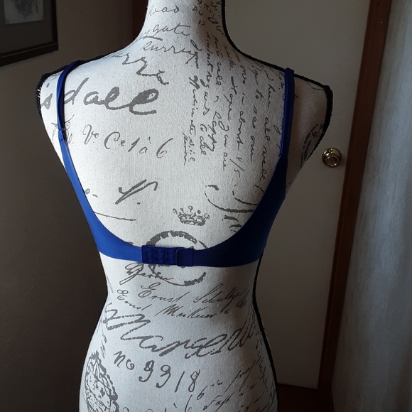 Victoria's Secret Blue Bra - Picture 4 of 8